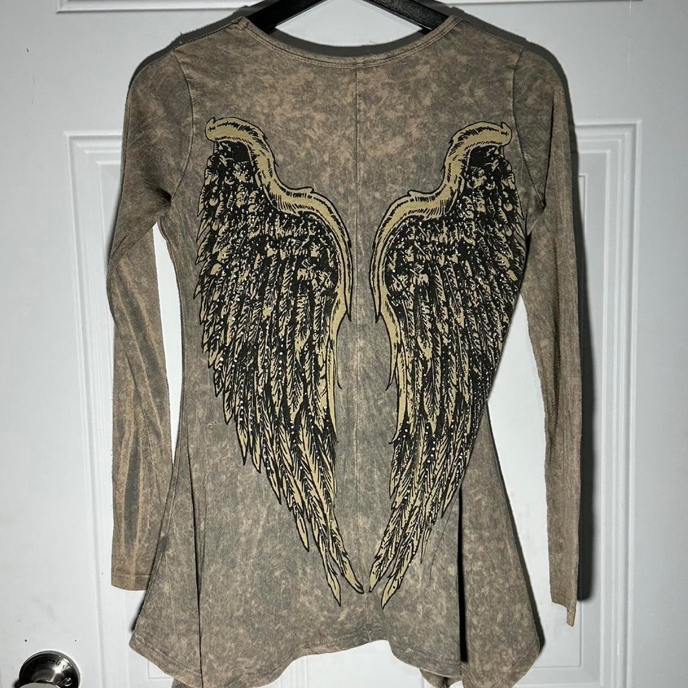 Vocal crosses and wings top
